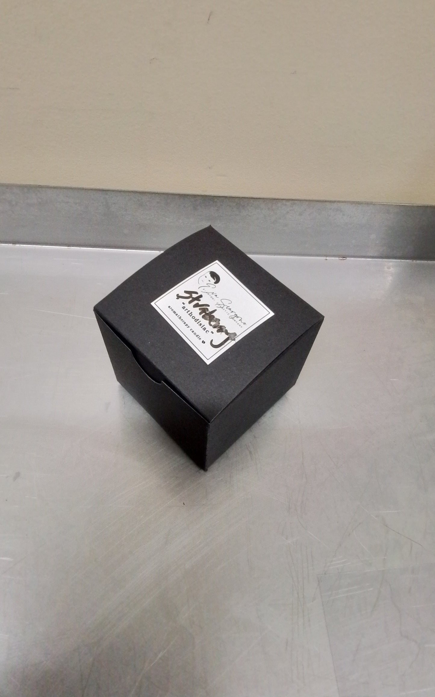 Arthodisiac fragrance100% sheep tallow candle putulie and straberry essential oils hand made canadian