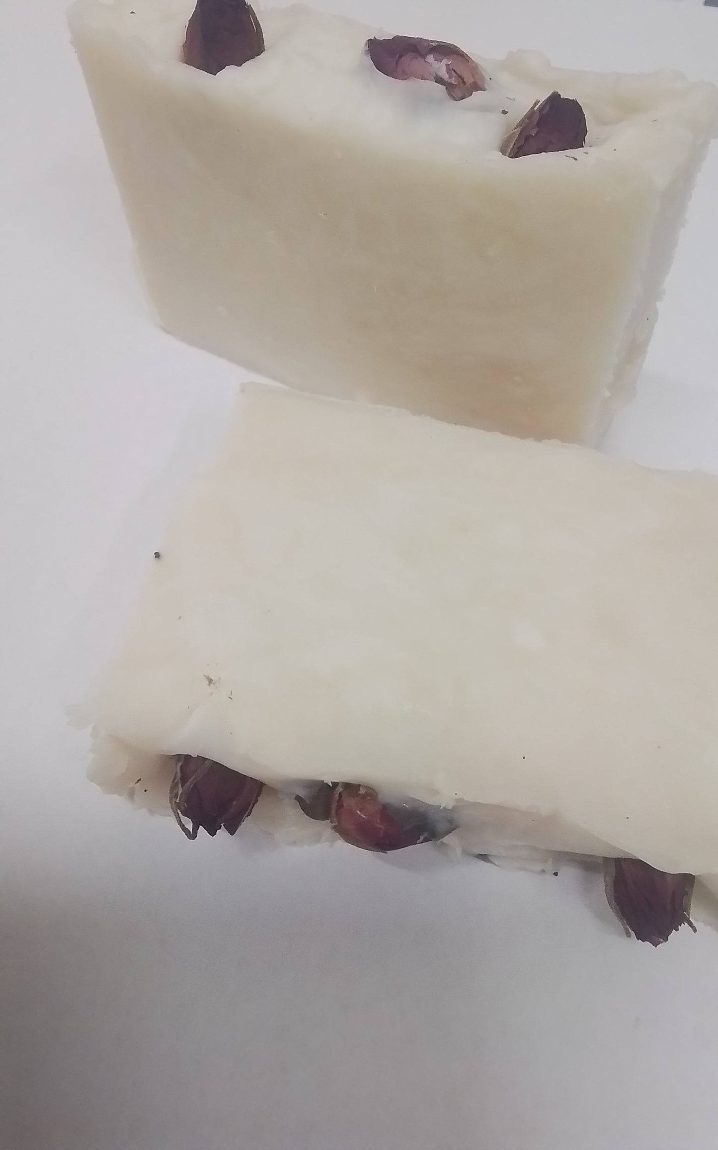 100% sheep tallow 100%fragrance free and rose petals hand made canadian soap
