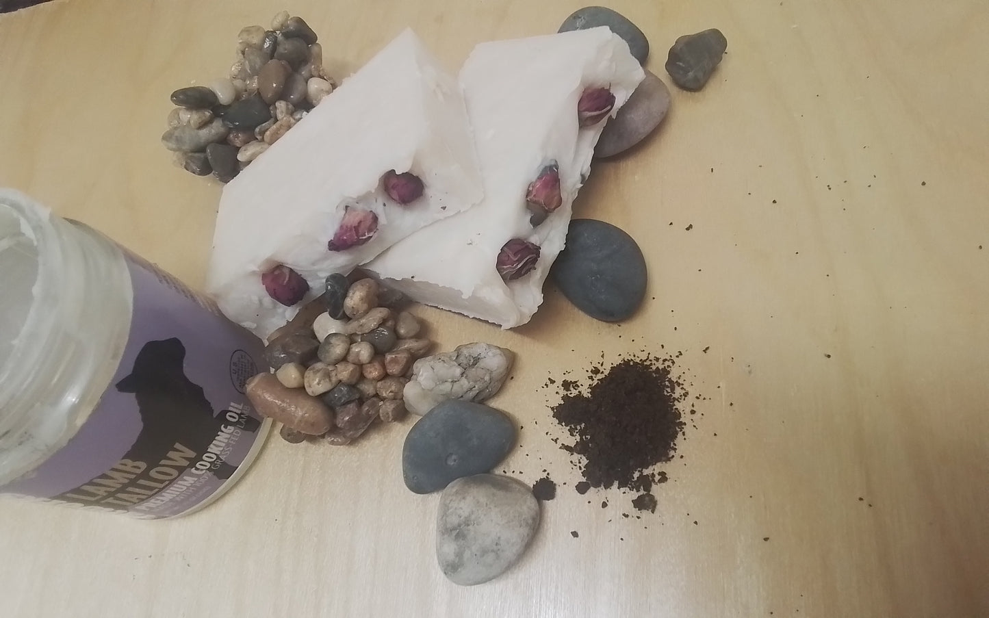 100%   sheep tallow 100%fragrance free and rose petals hand made canadian soap