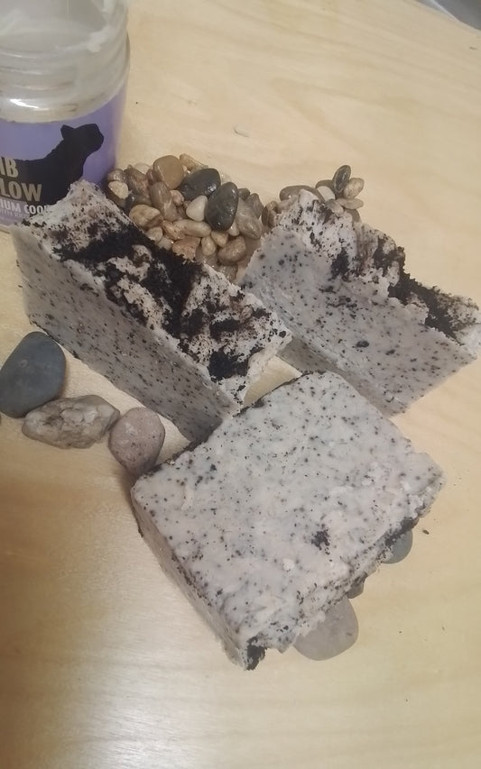 100%   sheep tallow and organic 3rd party tested toxin free coffee, gentle exfoliating soap putulie, and expresso essential oil hand made with canadian products
